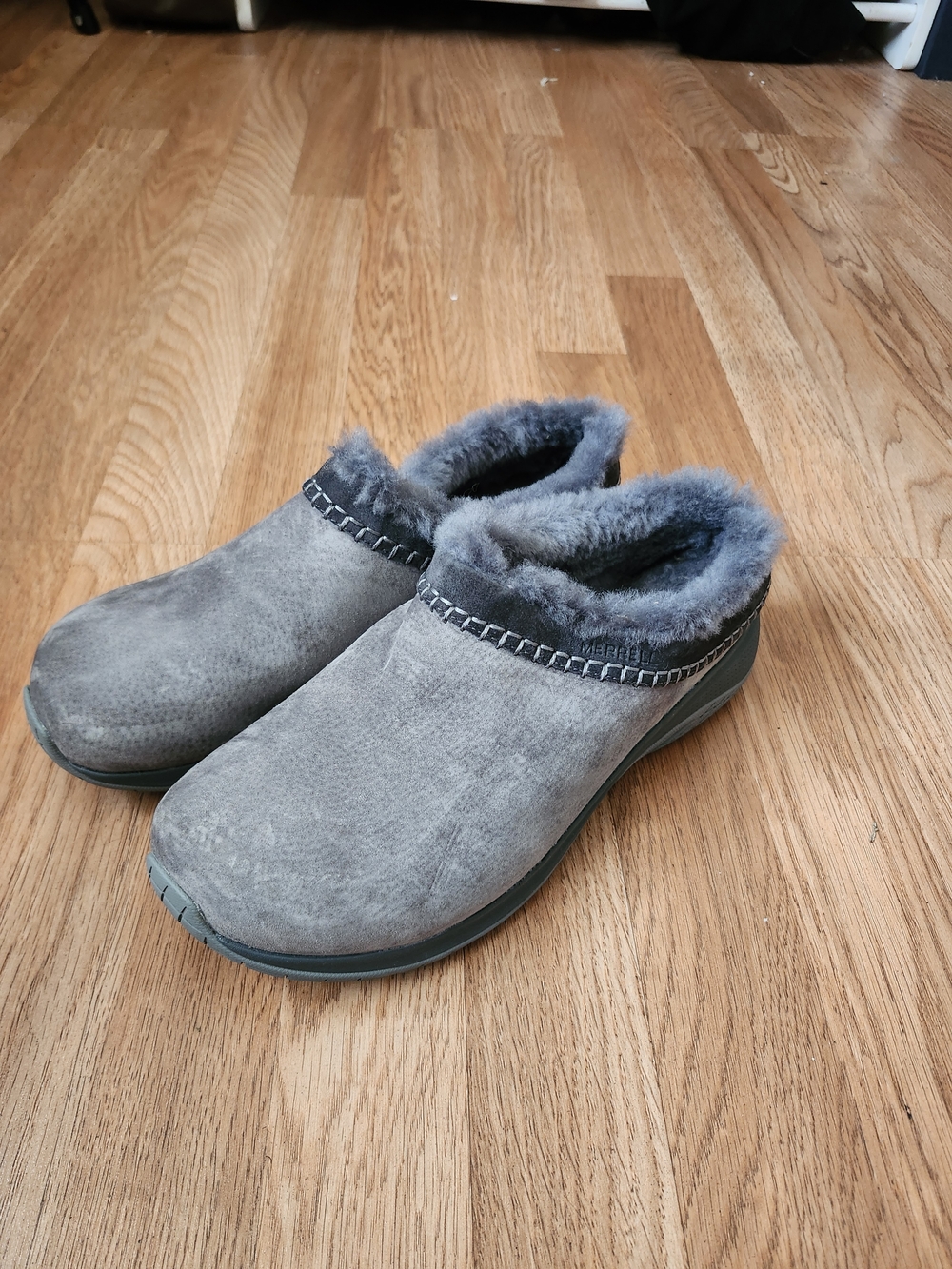 Merrell Women's Gray Suede Shearling-Lined Slip-On Clogs